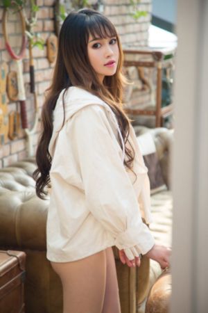 不系红扣的女孩完整版_高清迅雷下载