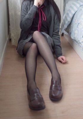 三个男人添一个女人p的视频_720在线视频播放